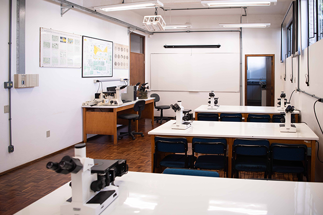 Laboratório de Metalografia e Microscopia Óptica