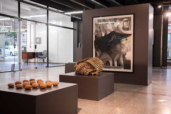 Galeria de Artes do Bloco J com exposição de acervo